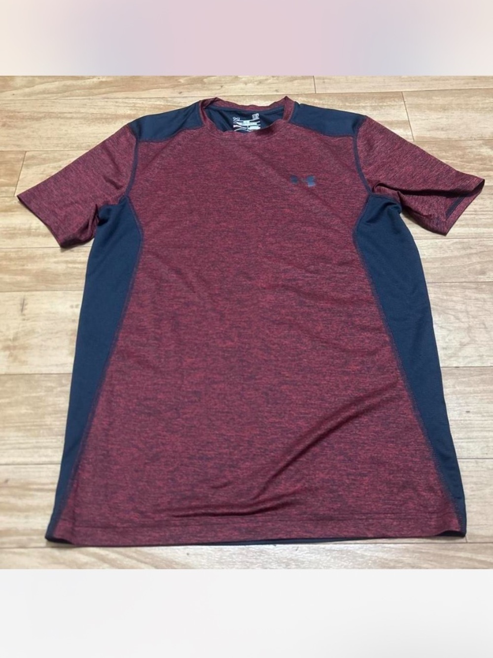 Under Armour Men’s Maroon Heather Short Sleeve Performance Tee with Navy Panels